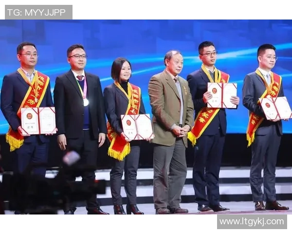 成都足球队在邀请赛中的默契配合与战术执行分析 成都足球队在邀请赛中的默契配合与战术执行分析