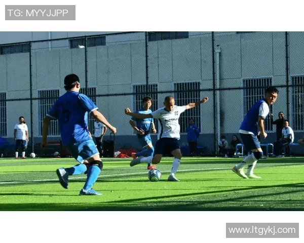 足球巨星挥别绿茵场的感人瞬间回顾与珍贵记忆分享 足球巨星挥别绿茵场的感人瞬间回顾与珍贵记忆分享