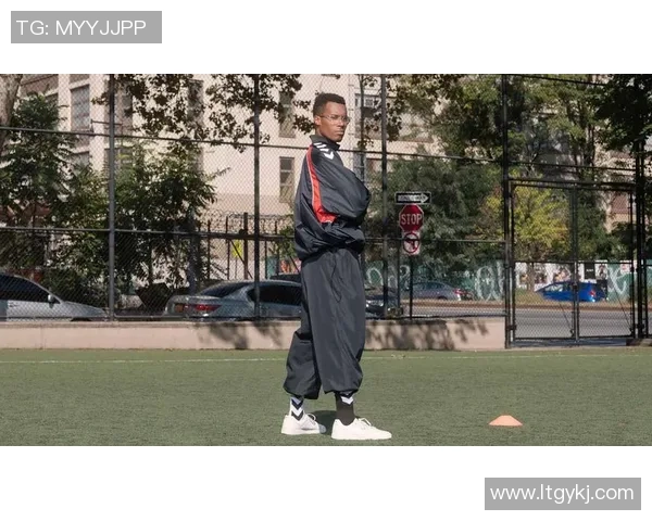 足球明星在美式风格下的独特魅力与个性化形象展示