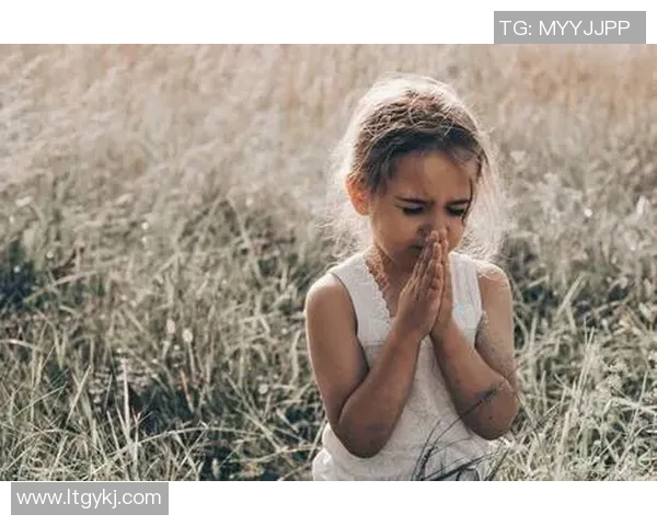 足球明星赛场祈祷瞬间捕捉展现信仰与希望的力量 足球明星赛场祈祷瞬间捕捉展现信仰与希望的力量